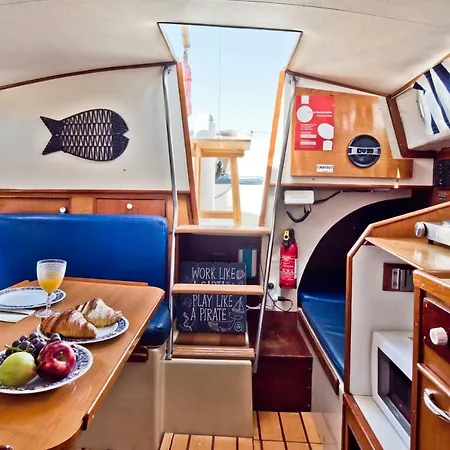 Botel Bmyguest-evamia River Boat Lisbon