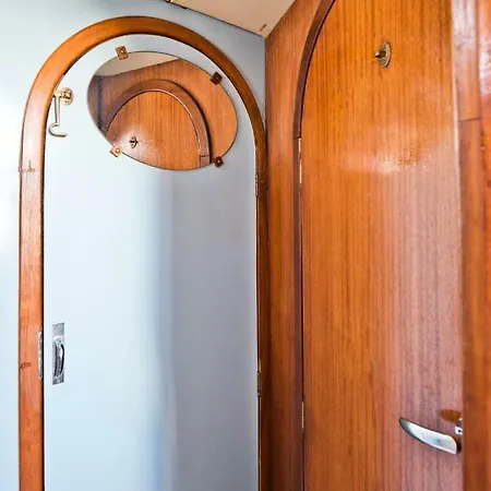 Botel Bmyguest-evamia River Boat