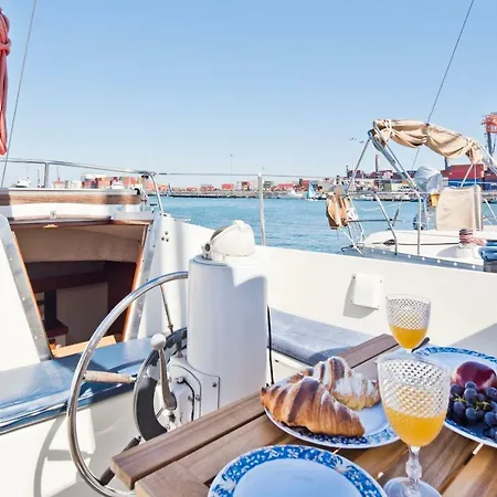 Bmyguest-evamia River Boat Botel